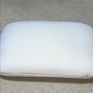 Premium White Pillow